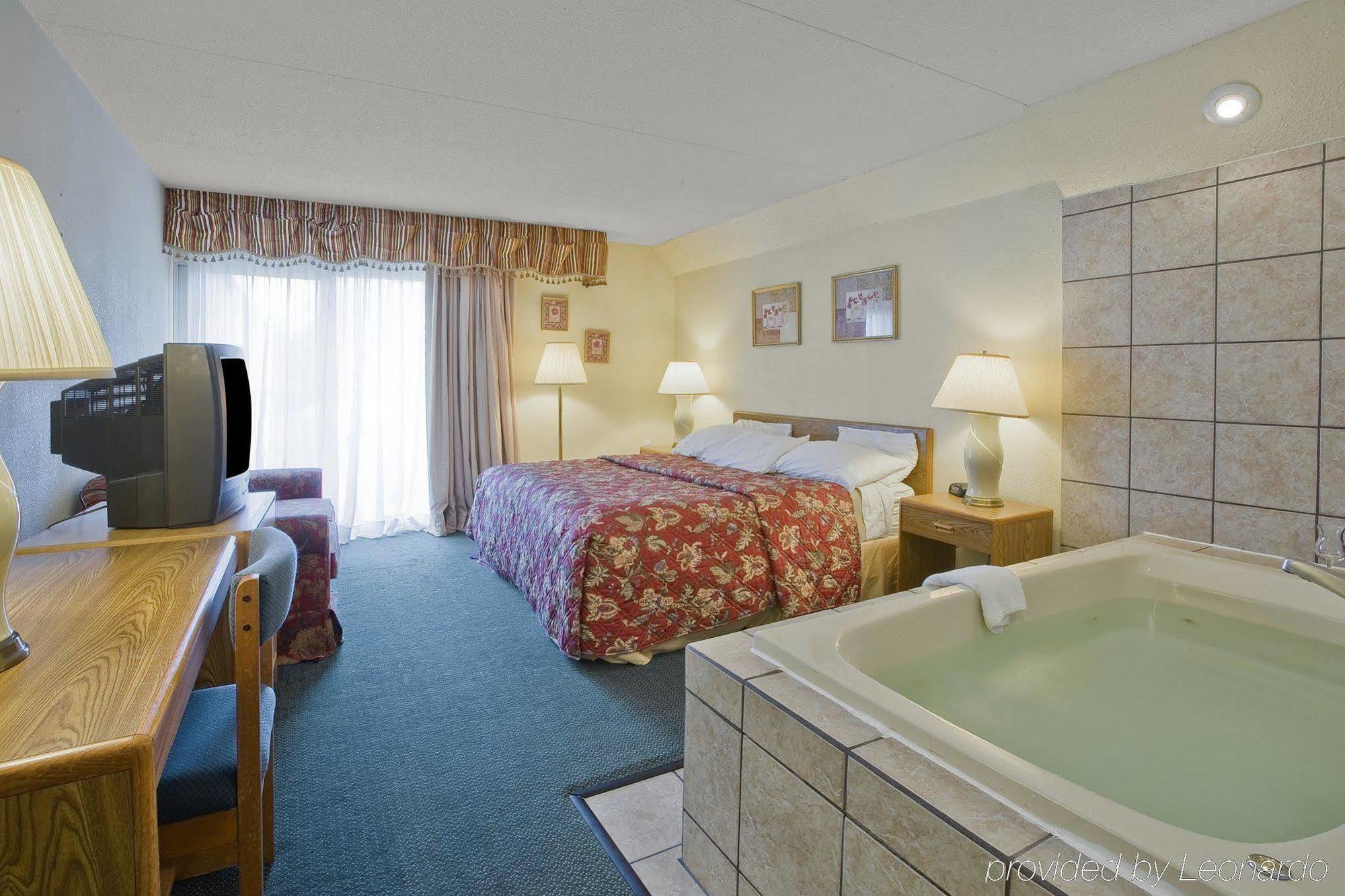 Broadview Inn Suites Galesburg Habitación foto